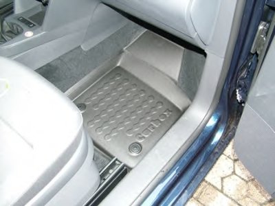 Резиновый коврик с защитными бортами Carbox Floor CARBOX