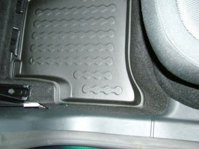 Резиновый коврик с защитными бортами Carbox Floor CARBOX