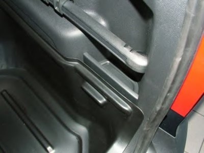 Ванночка для багажника Carbox Classic CARBOX